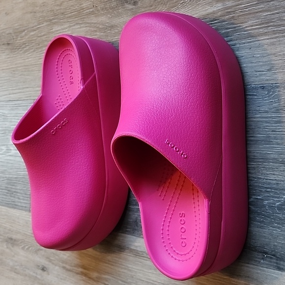 CROCS Vibrant Pink Slippers - Picture 4 of 15